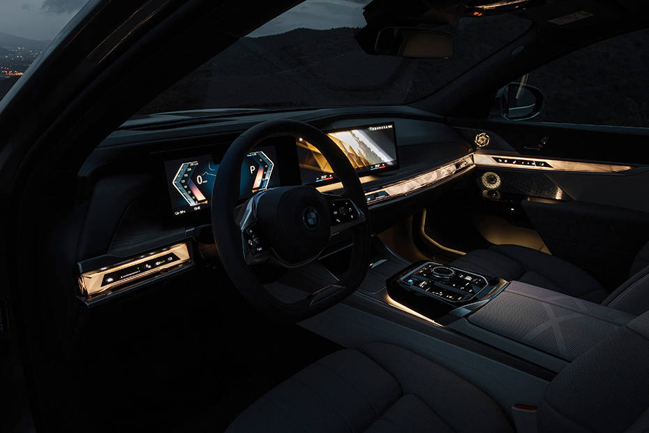 BMW i7