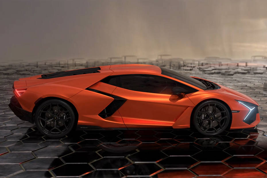 Lamborghini Revuelto