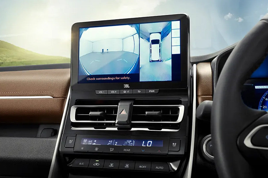 Toyota Innova Hycross