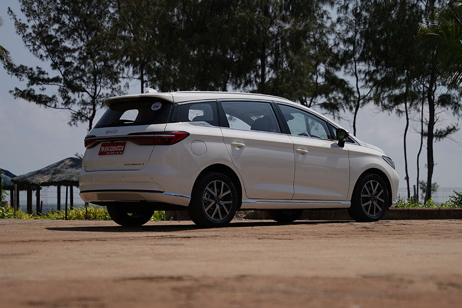 BYD eMAX 7