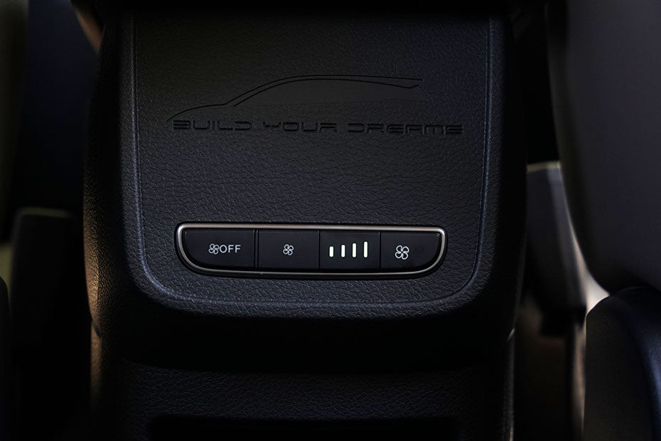 BYD eMAX 7