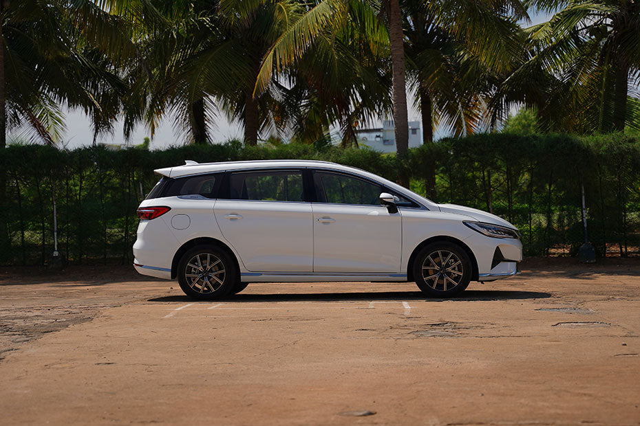 BYD eMAX 7