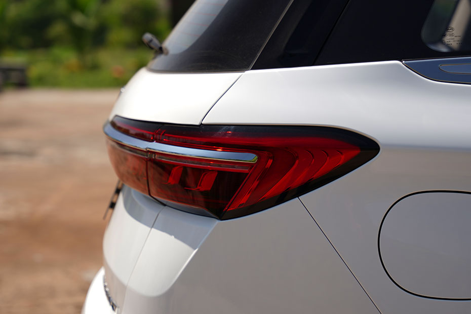 BYD eMAX 7