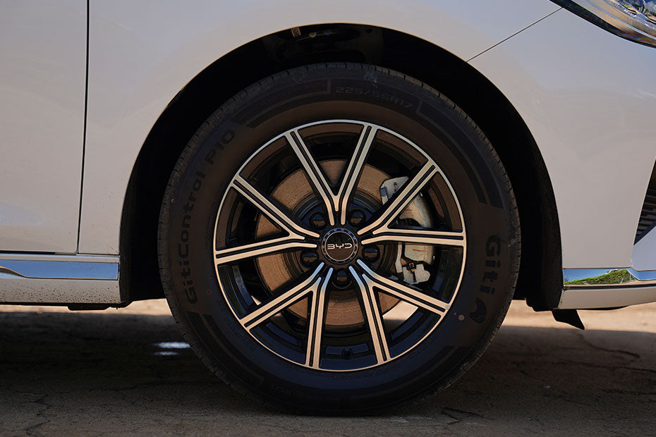 BYD eMAX 7