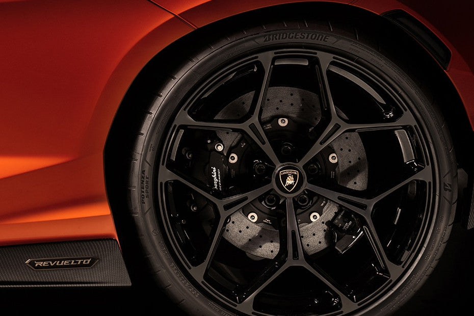 Lamborghini Revuelto