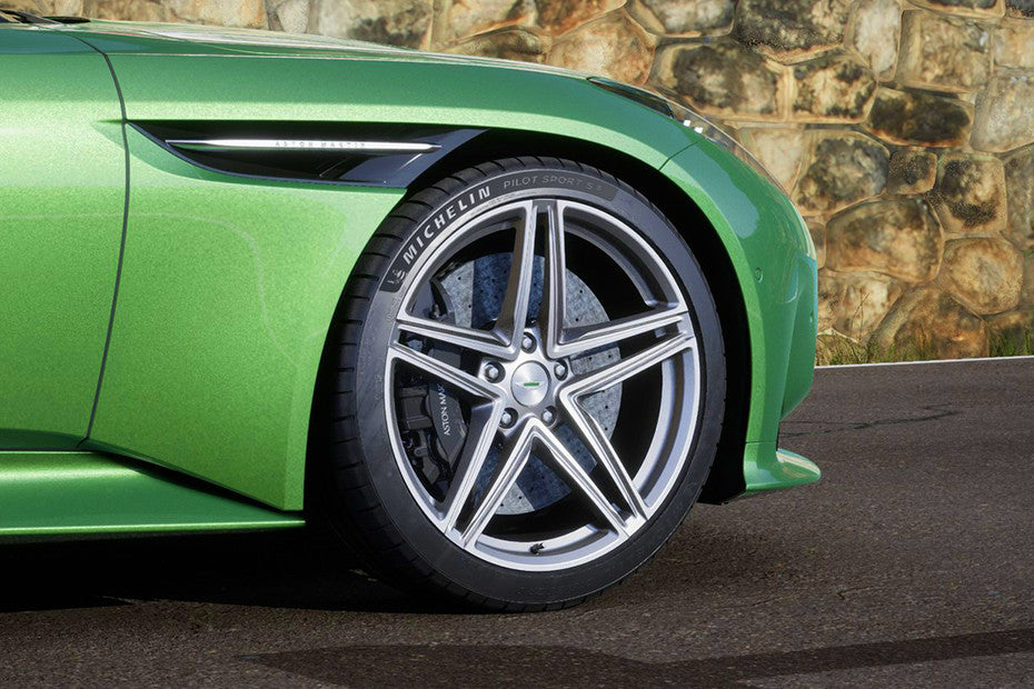 Aston Martin DB12