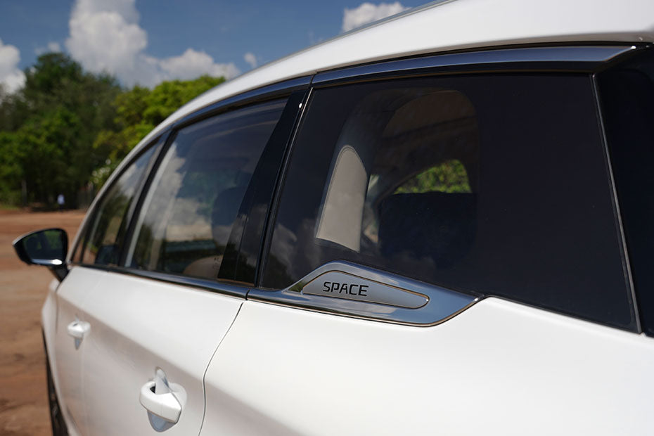 BYD eMAX 7